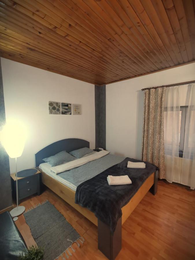 Fun House - Spacious Apartment Near Old Town Brasov Bagian luar foto